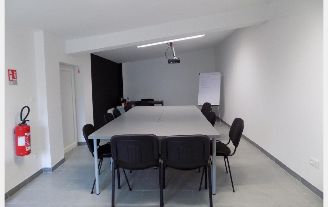 Annonces VALLEE DE LA CEZE : Local / Bureau | BAGNOLS-SUR-CEZE (30200) | 30 m2 | 0 € 