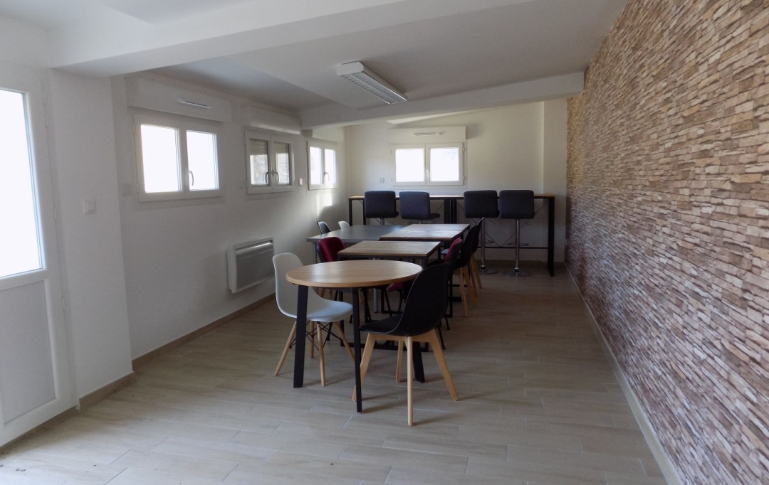 Annonces VALLEE DE LA CEZE : Local / Bureau | BAGNOLS-SUR-CEZE (30200) | 291 m2 | 3 800 € 